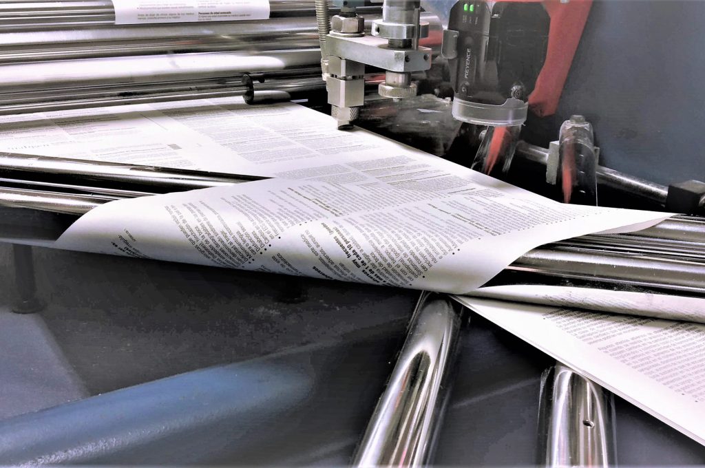PROSPECTOS BOBINA ENCOLADA IMPRENTA OFFSET BARCELONA GRÁFICAS AGUSTÍN GARCÍA DÍPTICO TRÍPTICO MICROPLEGADO
